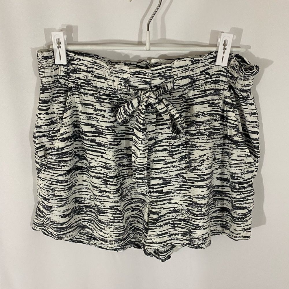 Lou & Grey Ruffle Waist Paperbag Shorts